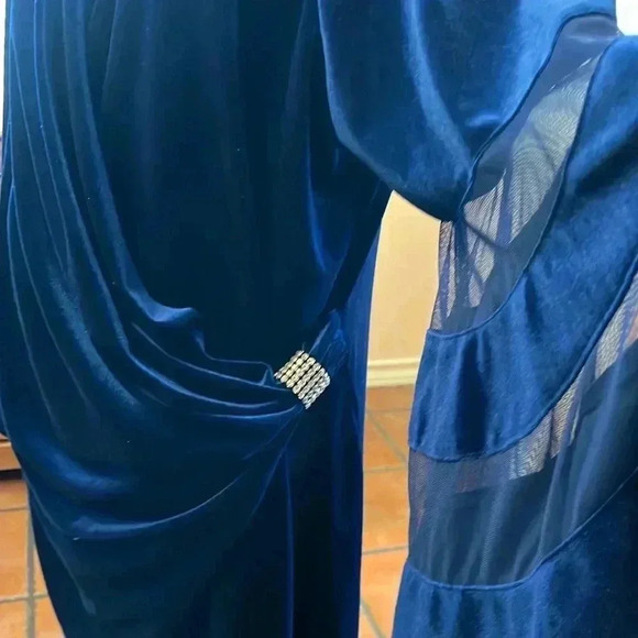 NWT R&M Richard’s 22W formal dress with flair sleeves and rhinestones on waist - Picture 2 of 11